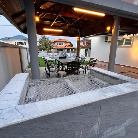 Bearbrick Homestay With Pool Port Dickson Exterior photo